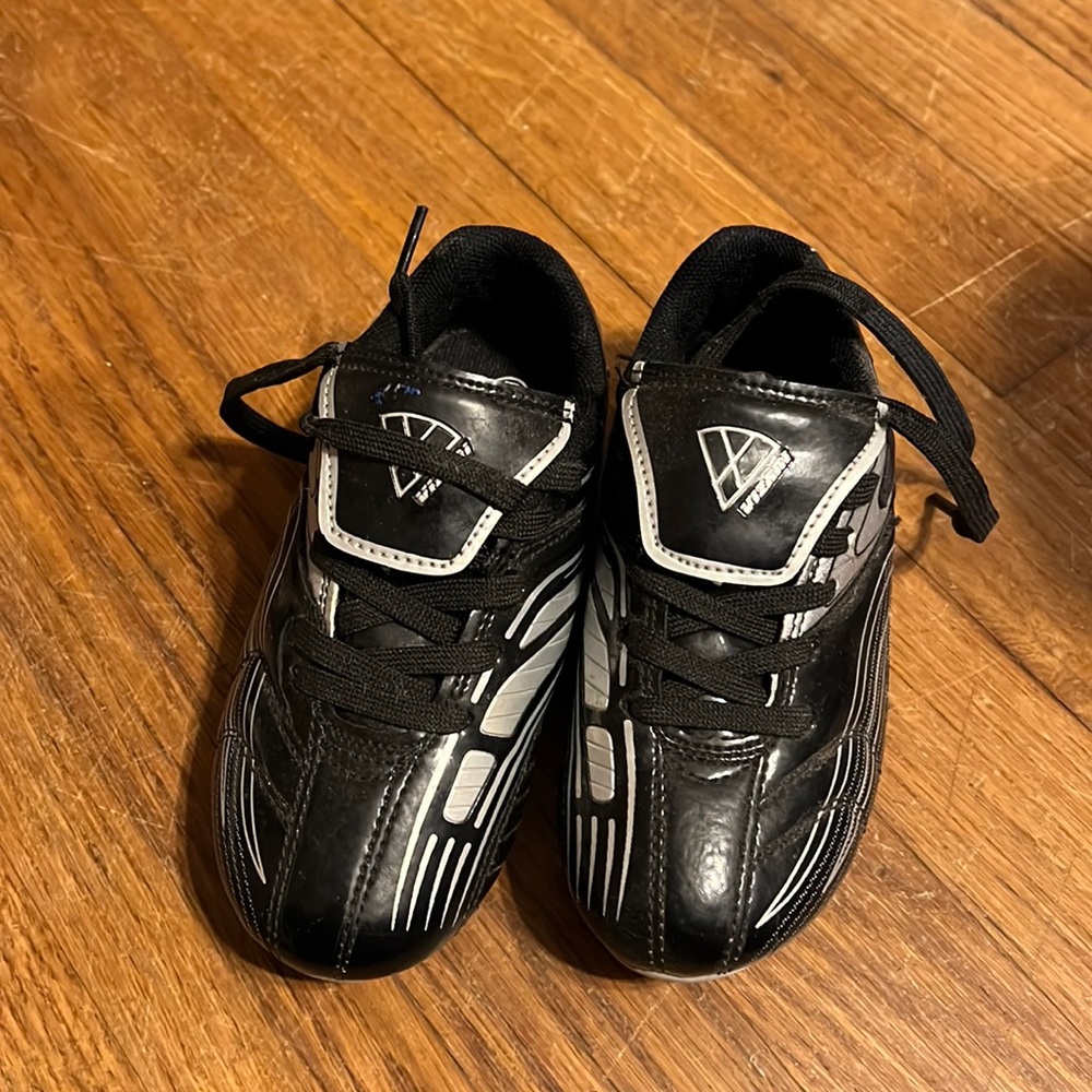 Size 9 toddler soccer cleats